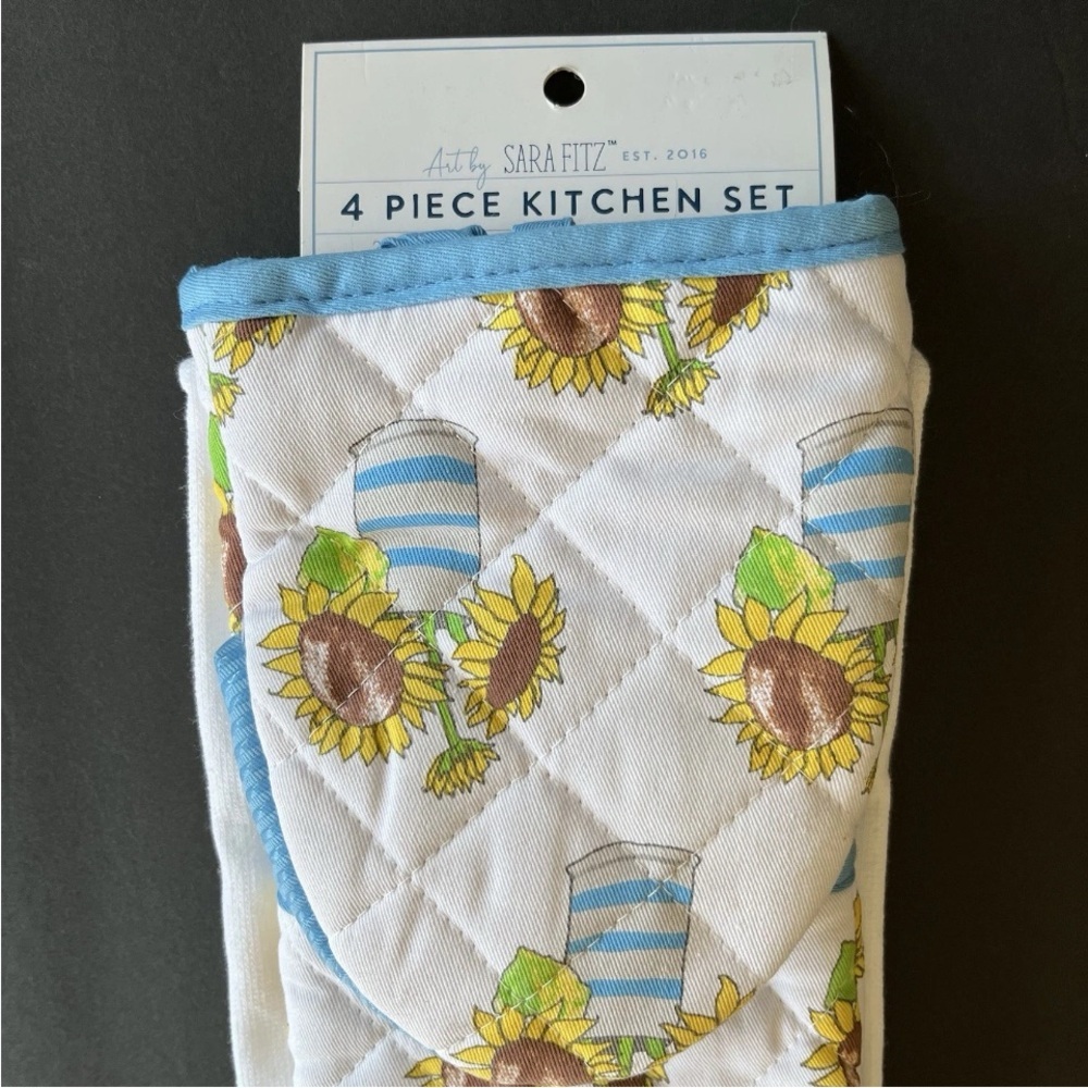 Sara Fitz Sunflowers Kitchen Set 4 Piece 2 Kitchen Towels, 2 Mini Oven Mitts New - Picture 3 of 7